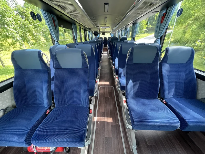 Linienbus mit 55 Sitzplätzen und 22 Stehplätzen / Bild 2