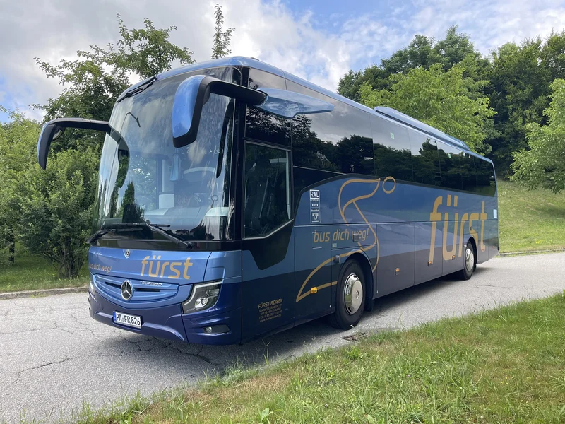 Reisebus mit 44 Sitzplätzen / Bild 1
