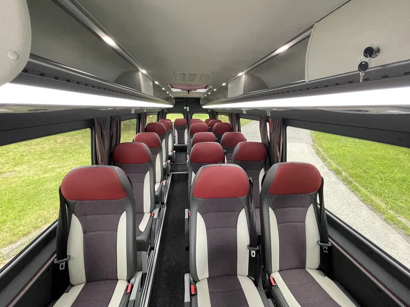 Kleinbus mit 19 Sitzplätzen / Bild 2